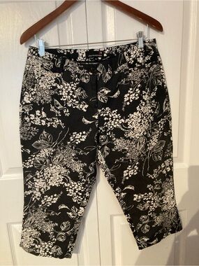 Laura Petite Black & White Floral Capris